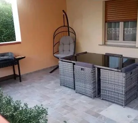 Salvia, Veranda E Giardino A 75 M Dal Mare
