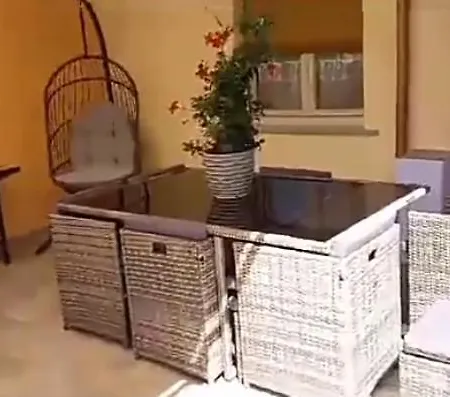 Salvia, Veranda E Giardino A 75 M Dal Mare