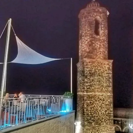 Salvia, Veranda E Giardino A 75 M Dal Mare