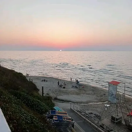 Con Veranda E Giardino A 75 M Dal Mare