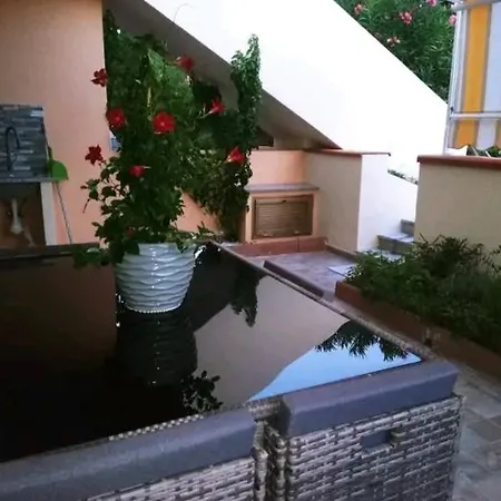 Salvia, Veranda E Giardino A 75 M Dal Mare *