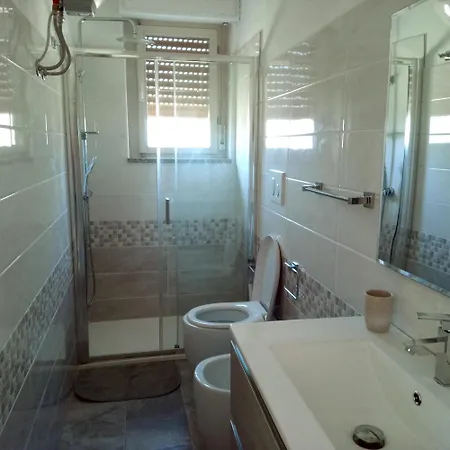 Con Veranda E Giardino A 75 M Dal Mare Сasa de vacaciones *