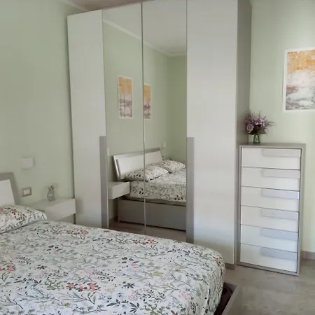 Con Veranda E Giardino A 75 M Dal Mare بيت للعطل كاستيلساردو