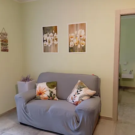 Salvia, Veranda E Giardino A 75 M Dal Mare
