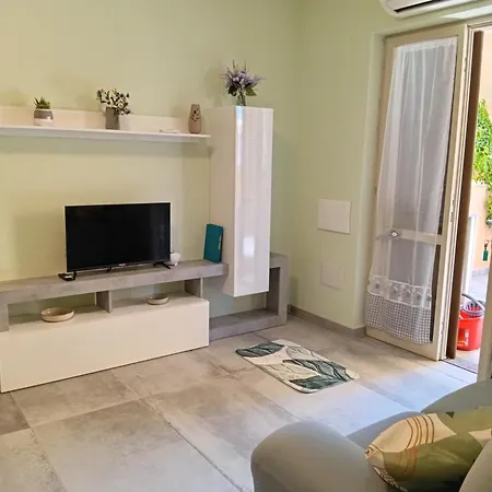 Salvia, Veranda E Giardino A 75 M Dal Mare *