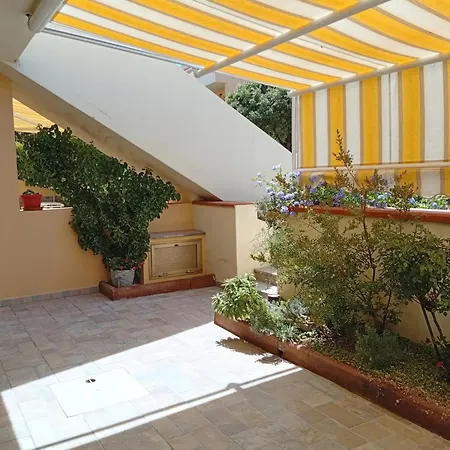 Salvia, Veranda E Giardino A 75 M Dal Mare *