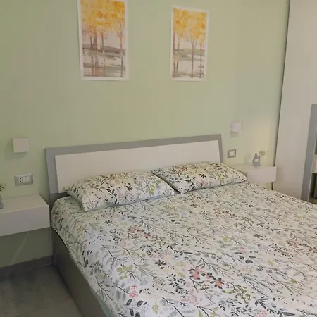 Salvia, Veranda E Giardino A 75 M Dal Mare